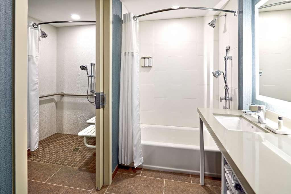 Hotel Cambria & Area